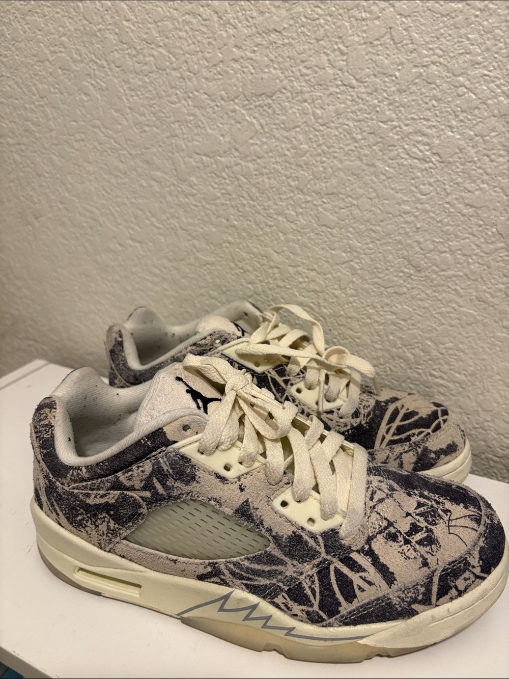 Jordan Women's Sneakers in Cream and Black Abstract Print